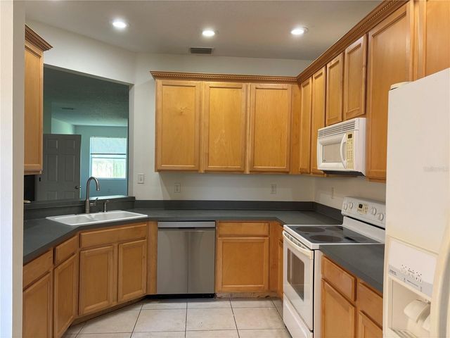 3429 PARKRIDGE CIRCLE 19-103, Sarasota, FL 34243