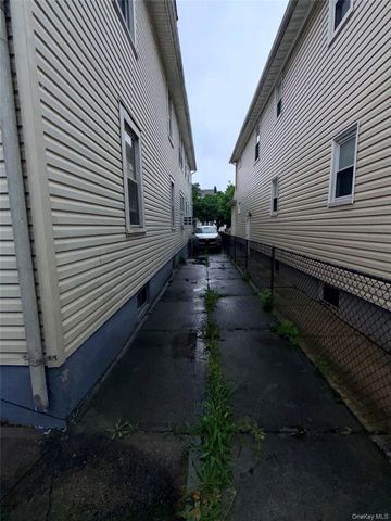 9922 193rd Street, Hollis, NY 11423