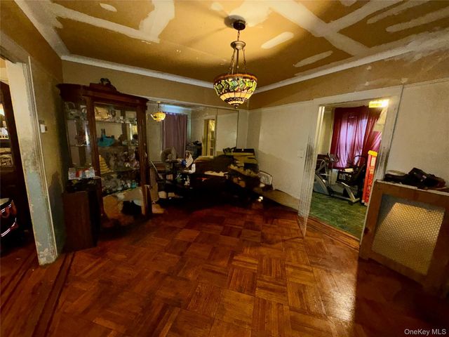 9922 193rd Street, Hollis, NY 11423