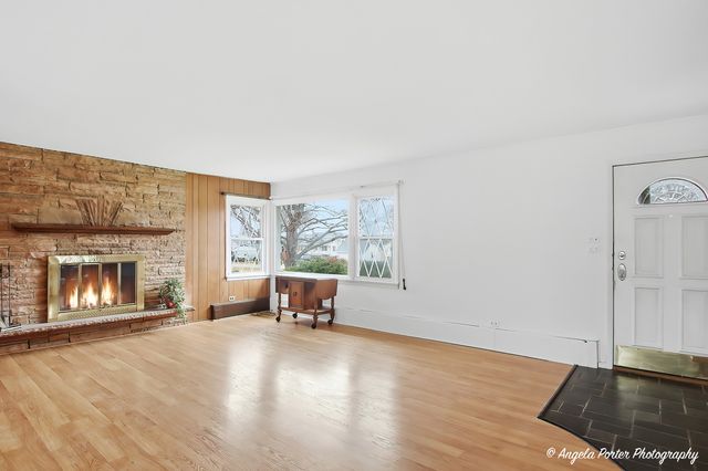 515 Country Club Drive, Mchenry, IL 60050