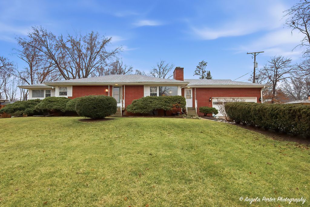 515 Country Club Drive, Mchenry, IL 60050