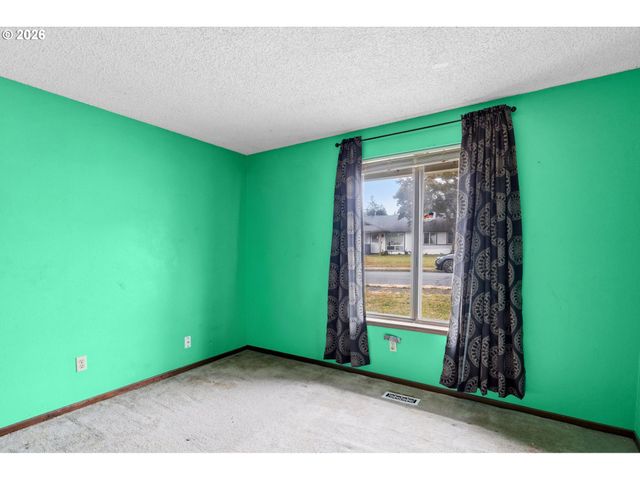 1785 Sw BATTAGLIA Ave, Gresham, OR 97080