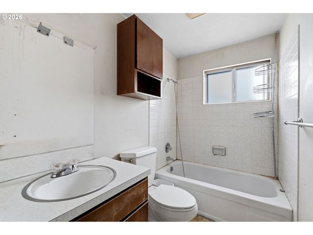 1785 Sw BATTAGLIA Ave, Gresham, OR 97080