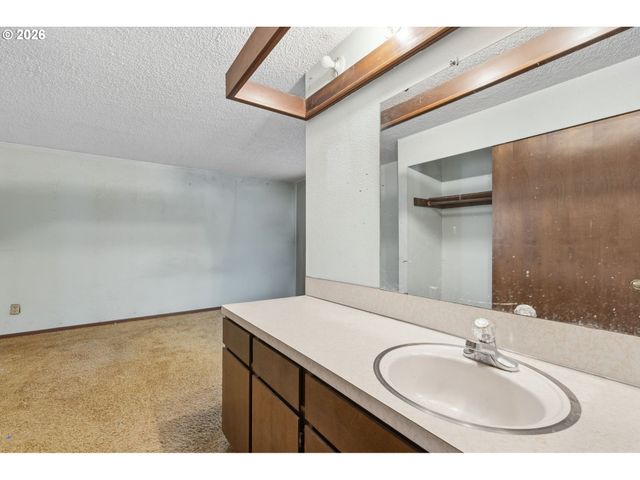 1785 Sw BATTAGLIA Ave, Gresham, OR 97080