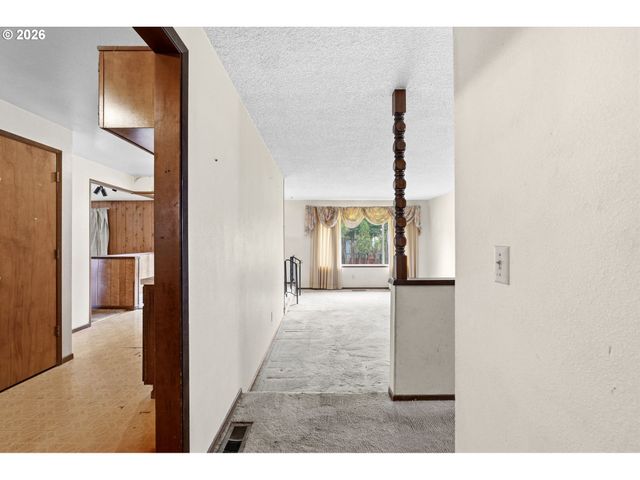 1785 Sw BATTAGLIA Ave, Gresham, OR 97080
