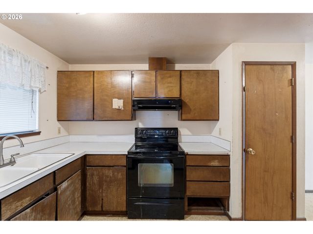 1785 Sw BATTAGLIA Ave, Gresham, OR 97080