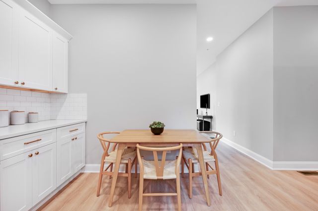 271 Washington Ave 1, Chelsea, MA 02150