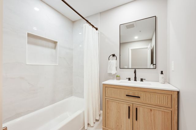 271 Washington Ave 1, Chelsea, MA 02150