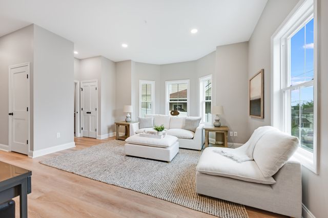 271 Washington Ave 1, Chelsea, MA 02150