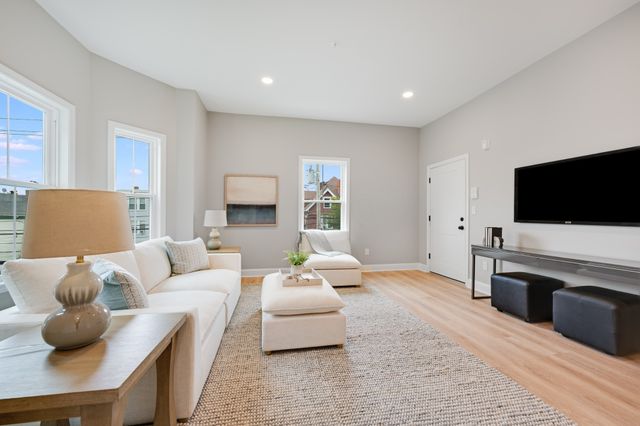 271 Washington Ave 1, Chelsea, MA 02150