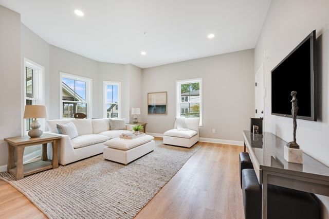 271 Washington Ave 1, Chelsea, MA 02150