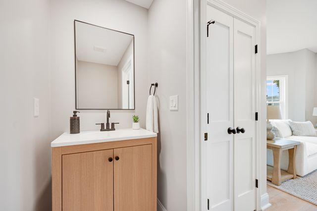 271 Washington Ave 1, Chelsea, MA 02150