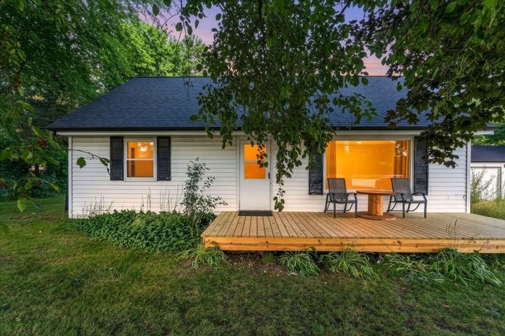 W7548 COUNTY ROAD S, Shiocton, WI 54170