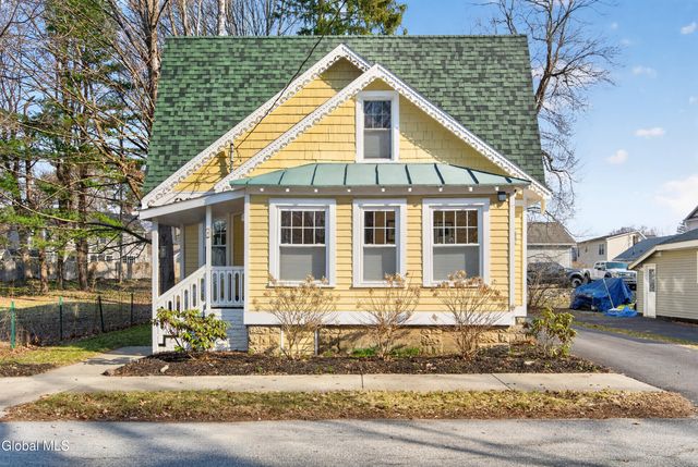 4 Avenue A, Saratoga Springs, Inside, NY 12866
