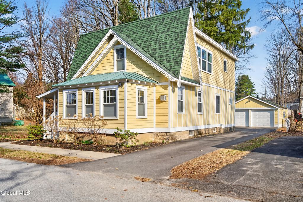 4 Avenue A, Saratoga Springs, Inside, NY 12866