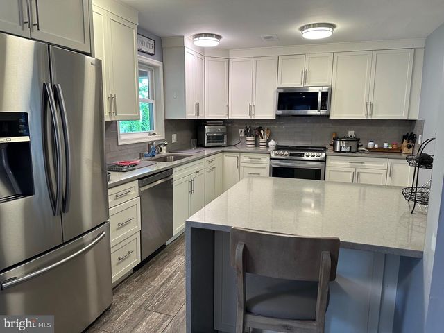 7315 UNIVERSITY AVE, Glen Echo, MD 20812