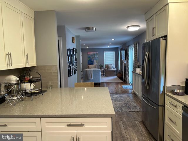 7315 UNIVERSITY AVE, Glen Echo, MD 20812