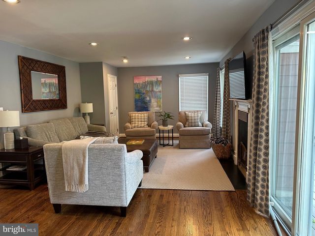 7315 UNIVERSITY AVE, Glen Echo, MD 20812