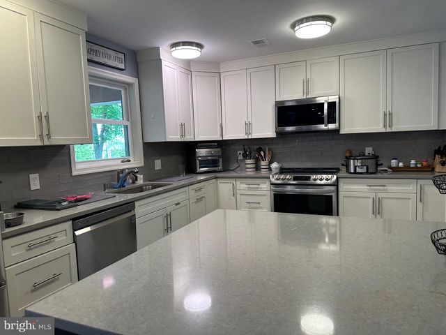 7315 UNIVERSITY AVE, Glen Echo, MD 20812