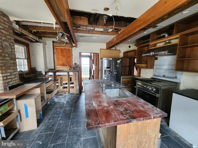 6202 SMITH AVE, Baltimore, MD 21209