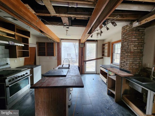 6202 SMITH AVE, Baltimore, MD 21209