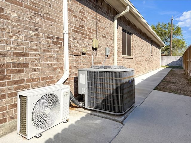 2410 Thankful St, Corpus Christi, TX 78418