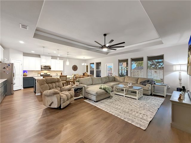 2410 Thankful St, Corpus Christi, TX 78418