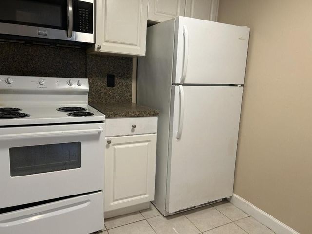 1505 Crescent Circle B27, Lake Park, FL 33403