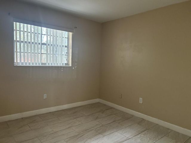 1505 Crescent Circle B27, Lake Park, FL 33403