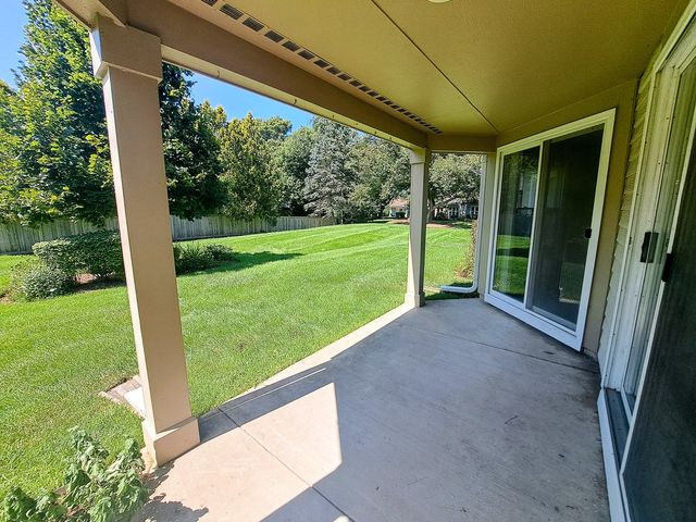 23 Willow Parkway, Buffalo Grove, IL 60089