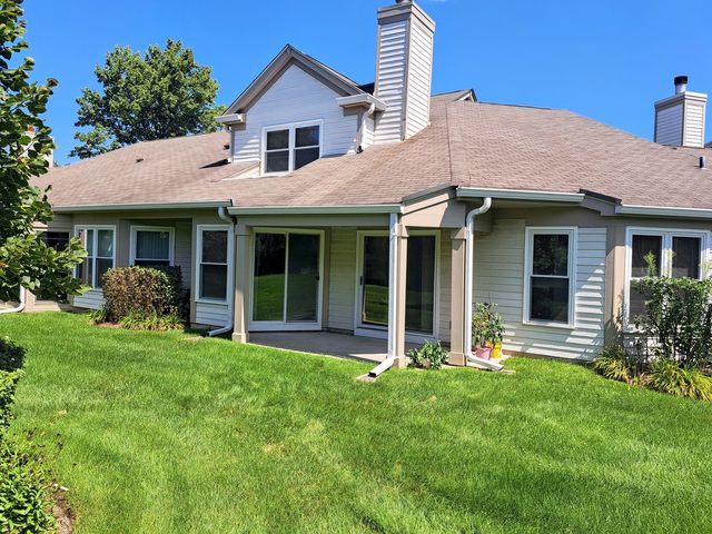 23 Willow Parkway, Buffalo Grove, IL 60089