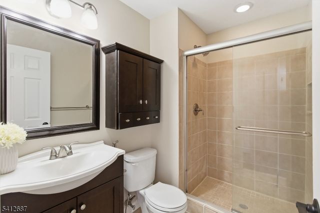 196 Sapphire Ln, Franklin Twp., NJ 08823