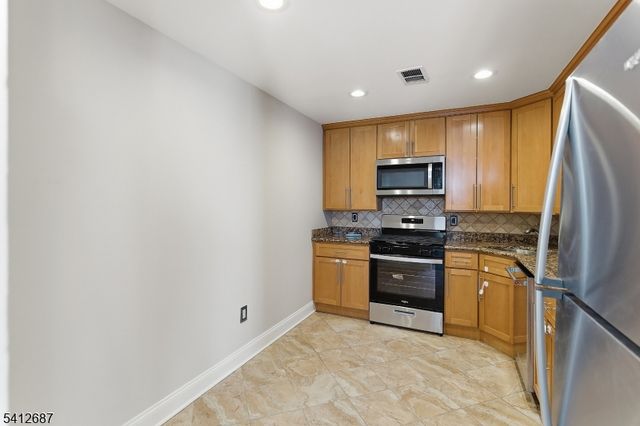 196 Sapphire Ln, Franklin Twp., NJ 08823