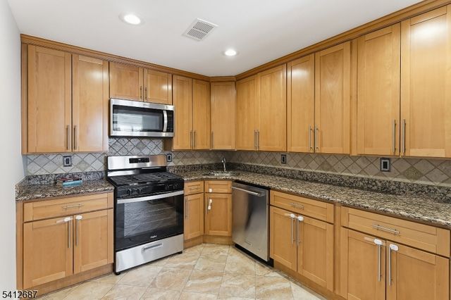 196 Sapphire Ln, Franklin Twp., NJ 08823