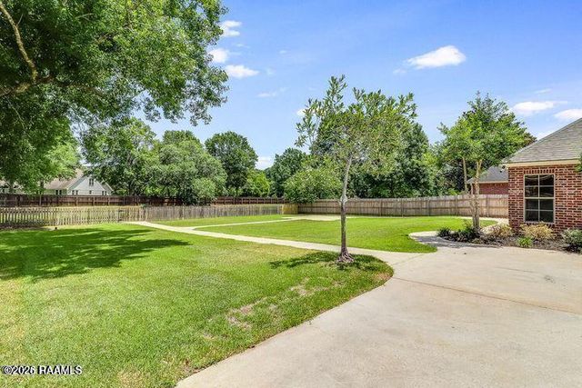 117 Maple Grove Lane, Youngsville, LA 70592