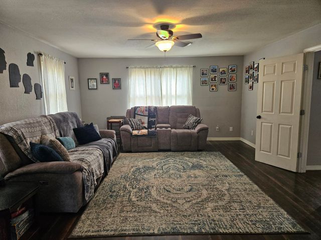 220 State Rte W, Mountain View, MO 65548