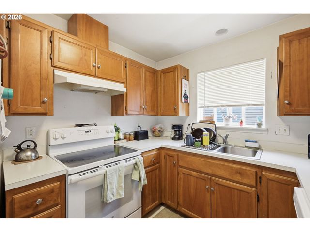 623 W 18TH Ave, Eugene, OR 97402