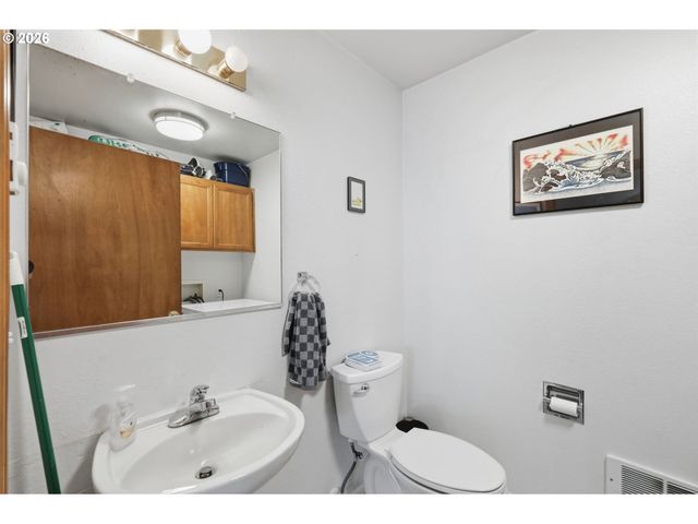 623 W 18TH Ave, Eugene, OR 97402