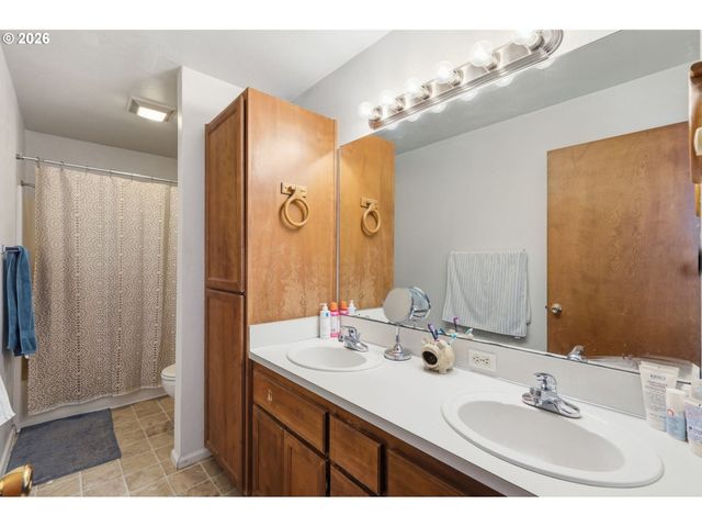 623 W 18TH Ave, Eugene, OR 97402