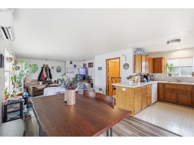 623 W 18TH Ave, Eugene, OR 97402