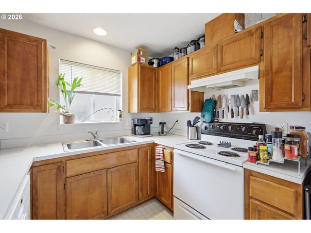 623 W 18TH Ave, Eugene, OR 97402