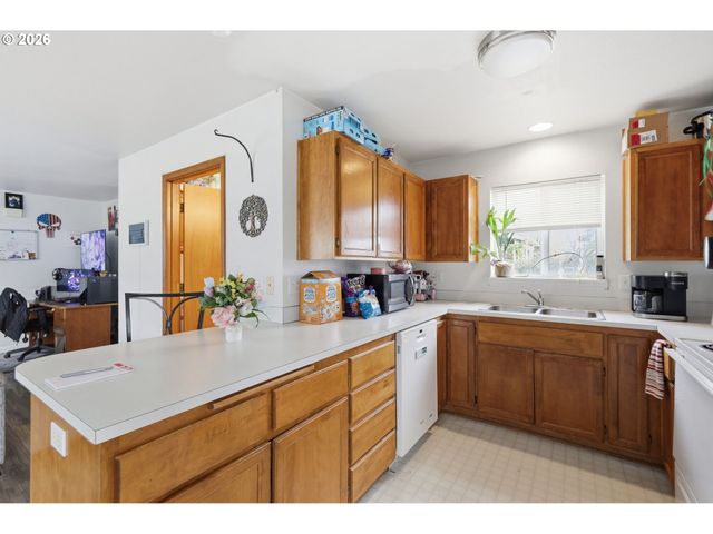 623 W 18TH Ave, Eugene, OR 97402