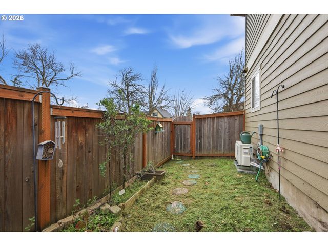623 W 18TH Ave, Eugene, OR 97402