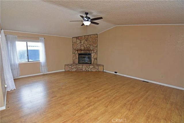 9161 Santa Fe Ave E 27, Hesperia, CA 92345