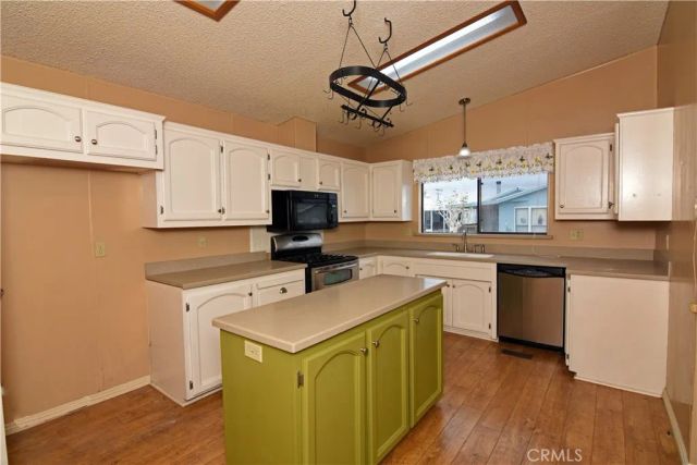 9161 Santa Fe Ave E 27, Hesperia, CA 92345