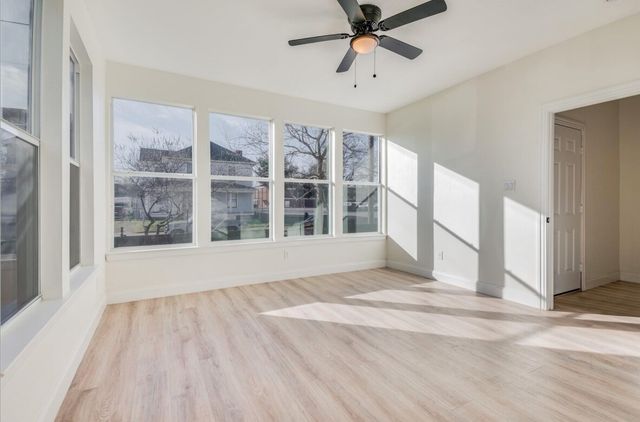 805 W 9th Street, Dallas, TX 75208