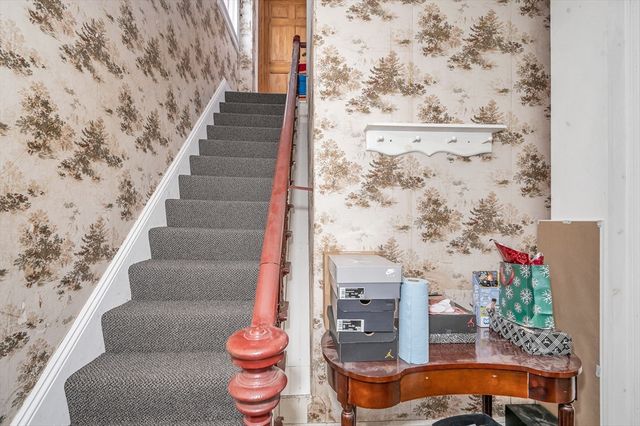 81 Fourth Avenue, Lowell, MA 01854