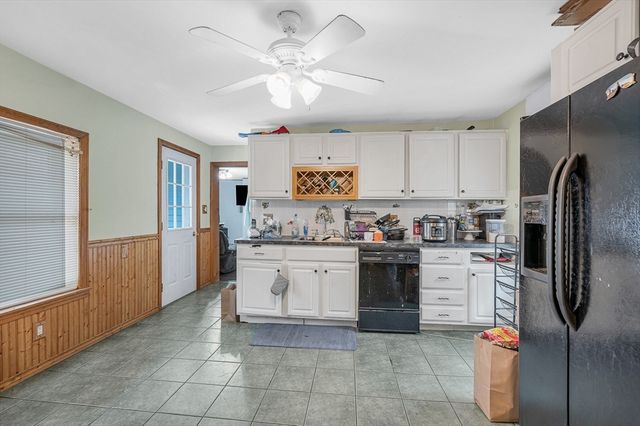 81 Fourth Avenue, Lowell, MA 01854
