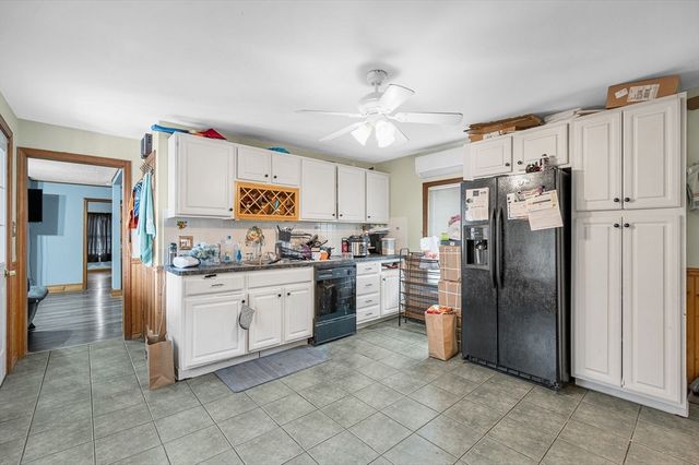 81 Fourth Avenue, Lowell, MA 01854