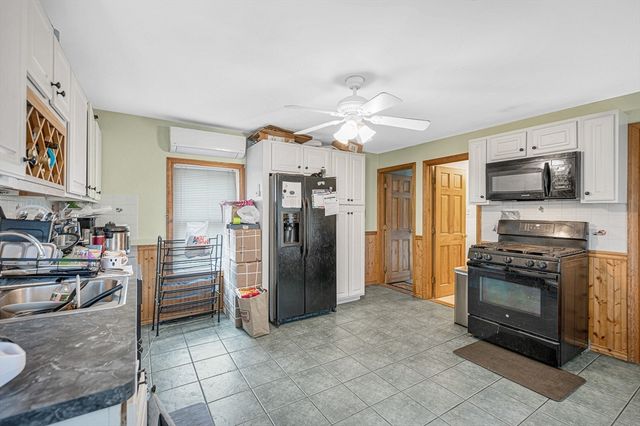 81 Fourth Avenue, Lowell, MA 01854